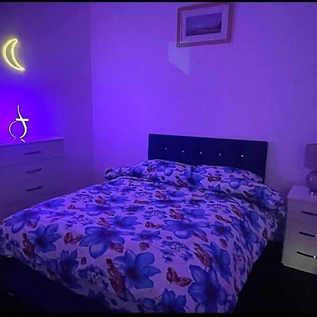 Modern 2-Bed Flat In Salford Apartment Manchester Luaran gambar
