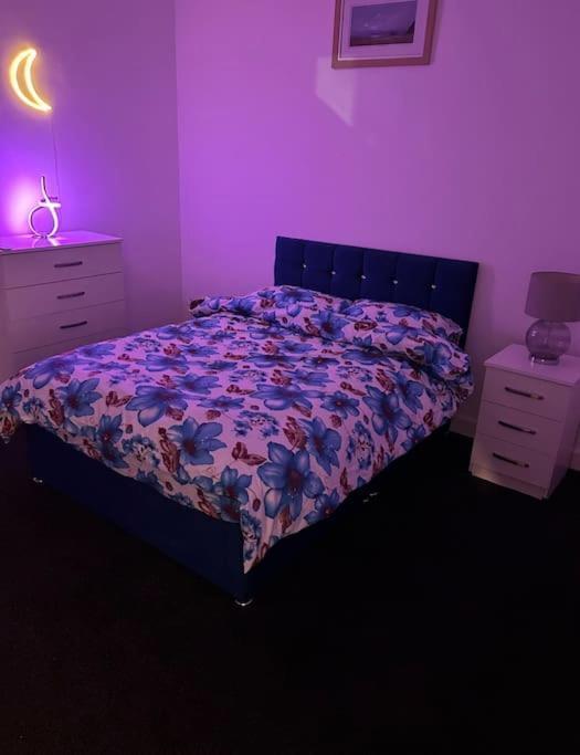 Modern 2-Bed Flat In Salford Apartment Manchester Luaran gambar