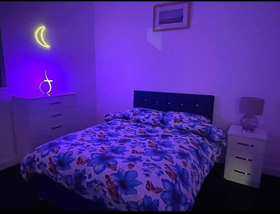 Modern 2-Bed Flat In Salford Apartment Manchester Luaran gambar