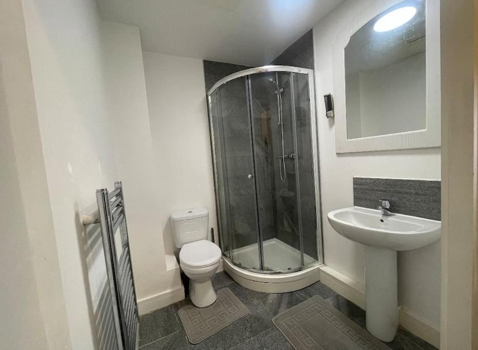 Modern 2-Bed Flat In Salford Apartment Manchester Luaran gambar