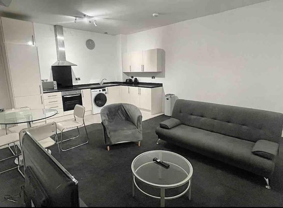 Modern 2-Bed Flat In Salford Apartment Manchester Luaran gambar
