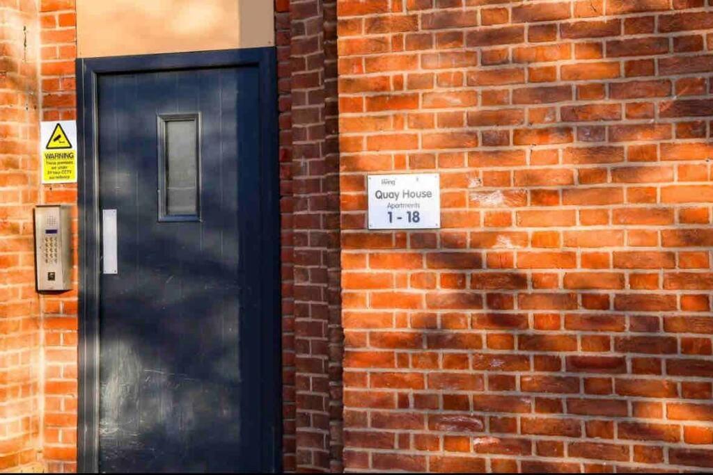 Modern 2-Bed Flat In Salford Apartment Manchester Luaran gambar